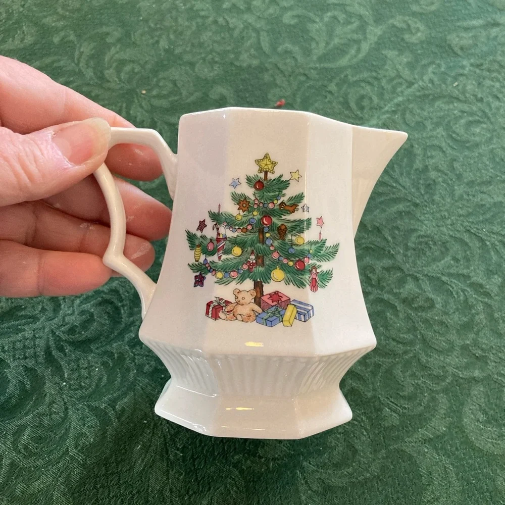 NIKKO CHRISTMASTIME VINTAGE CERAMIC SUGAR & CREAMER SET JAPAN - Picture 2 of 9